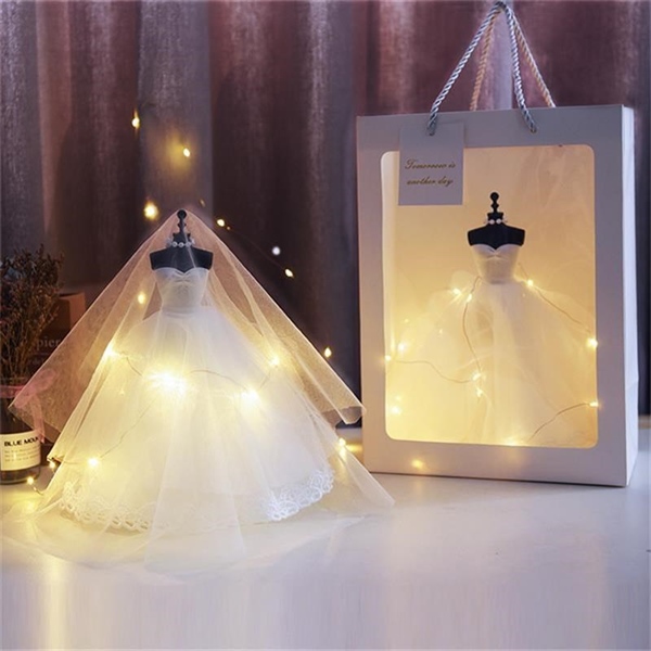 Váy cưới mẫu 9 + túi + đèn led - Set