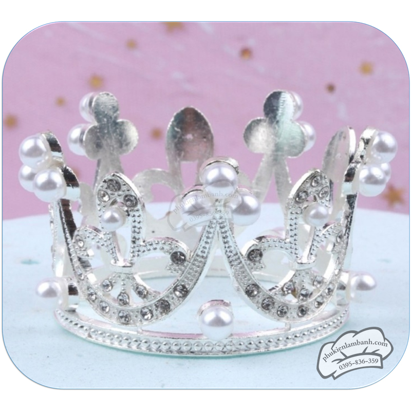 Vương miện tròn nhỡ bạc nhựa (5.4 x 3.8cm) - Cái