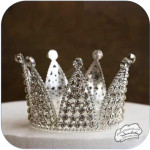 Vương miện hoàng hậu bạc nhựa (7.6 x 6cm) - Cái
