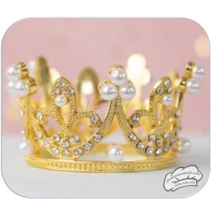 Vương miện tròn nhỡ vàng nhựa (5.4 x 3.8cm) - Cái