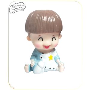 Bé trai tóc nâu cầm bình sữa - Con