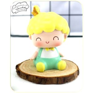 Bé trai áo xanh tóc vàng - Con