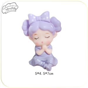 Bé gái đội nơ tím - Con