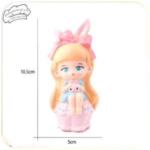 Bé gái tai thỏ áo xanh lơ - Con