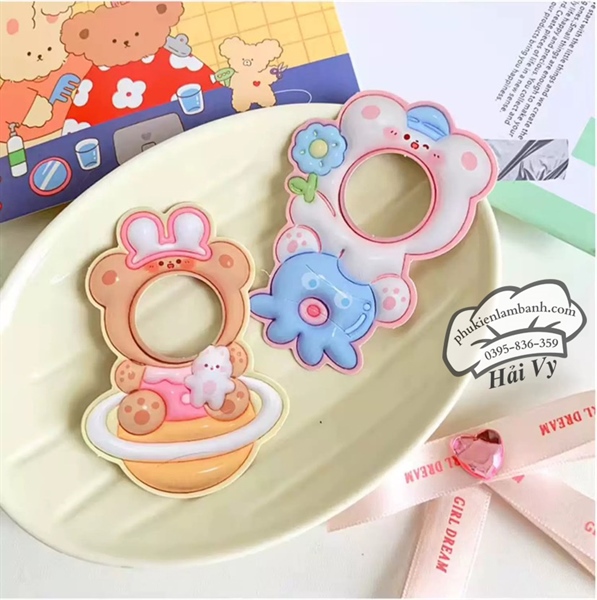Hoa cài kẹo mẫu M6 thỏ trắng cầm hoa xanh - 20 cái - Ảnh 4