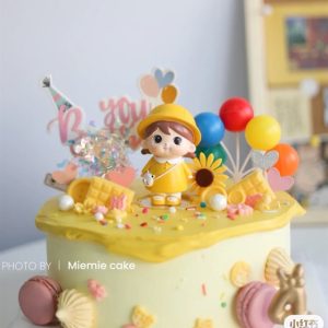 Alternative view of Đôi trai gái áo vàng - Đôi