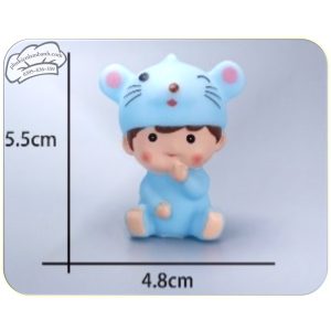 Em bé đội mũ chuột xanh - Con