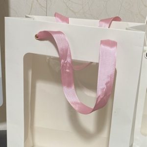Túi giấy đựng quà trắng 25x20x10 cm To dây lụa hồng - Cái