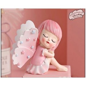 Bé gái cánh bướm hồng - Con