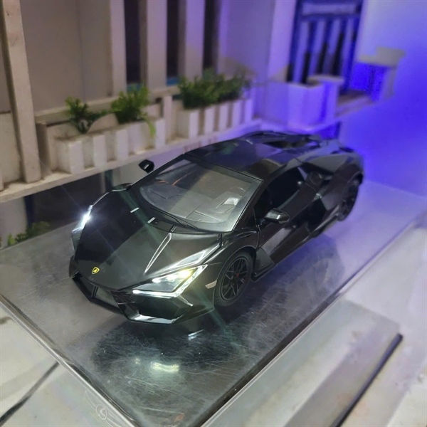 Ô tô mô hình hợp kim tỷ lệ 1: 24 màu đen - Cái