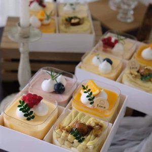 Alternative view of Hộp cupcake mica đế giấy 4 Ngăn - 5 Cái