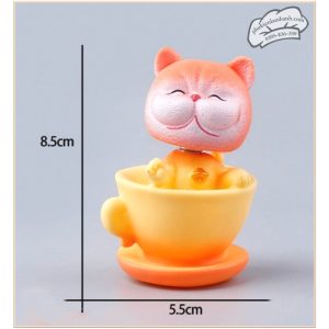 Mèo hồng nhắm mắt ngồi cốc vàng - Con