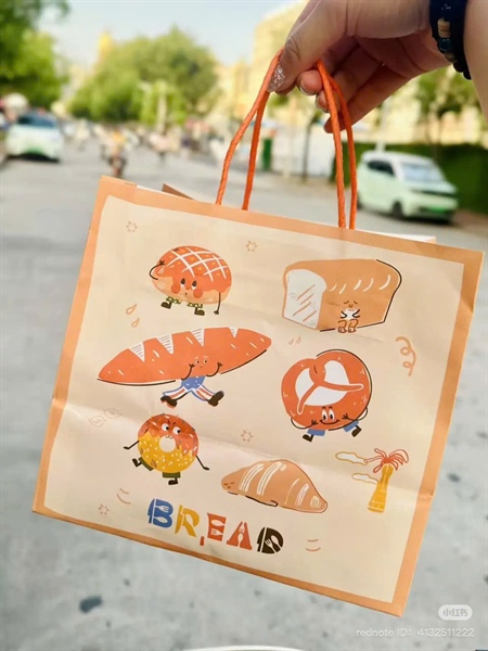 Túi giấy họa tiết bánh size 21x19.5 ngang 14cm - Cái - Ảnh 2