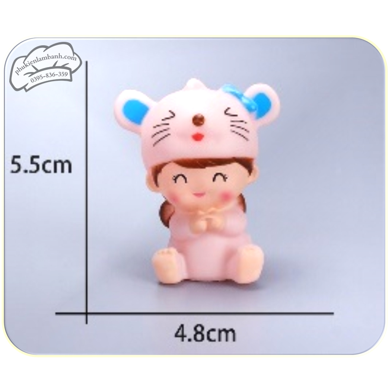 Em bé đội mũ chuột hồng - Con