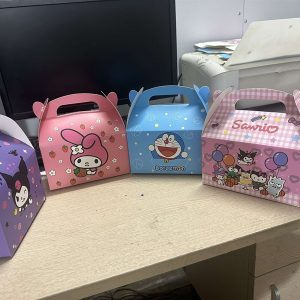Hộp quai xách 16*9*8cm ngẫu nhiên - Cái