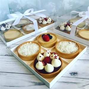 Hộp cupcake mica (đế giấy thấp) 4 Ngăn - 5 Cái - Ảnh 3
