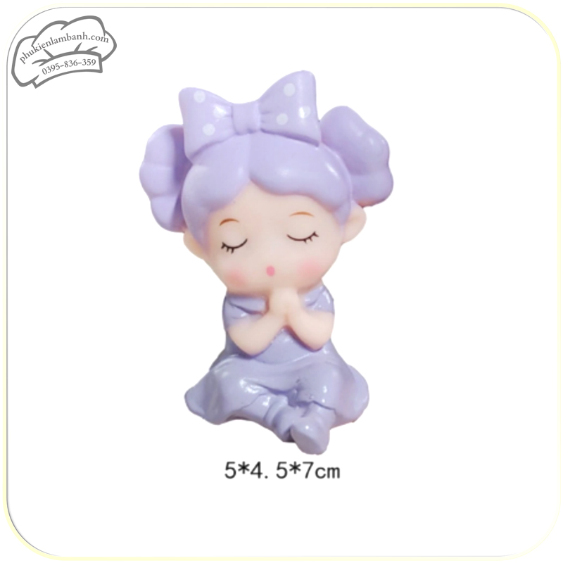 Bé gái đội nơ tím - Con