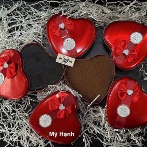Hộp thiếc Tim Đỏ 12.5x11.5x4.5cm Nơ chéo - Cái
