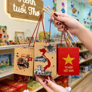 Đèn lồng cầm tay yêu nước - Cái