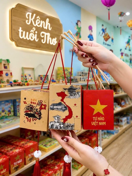 Đèn lồng cầm tay yêu nước - Cái